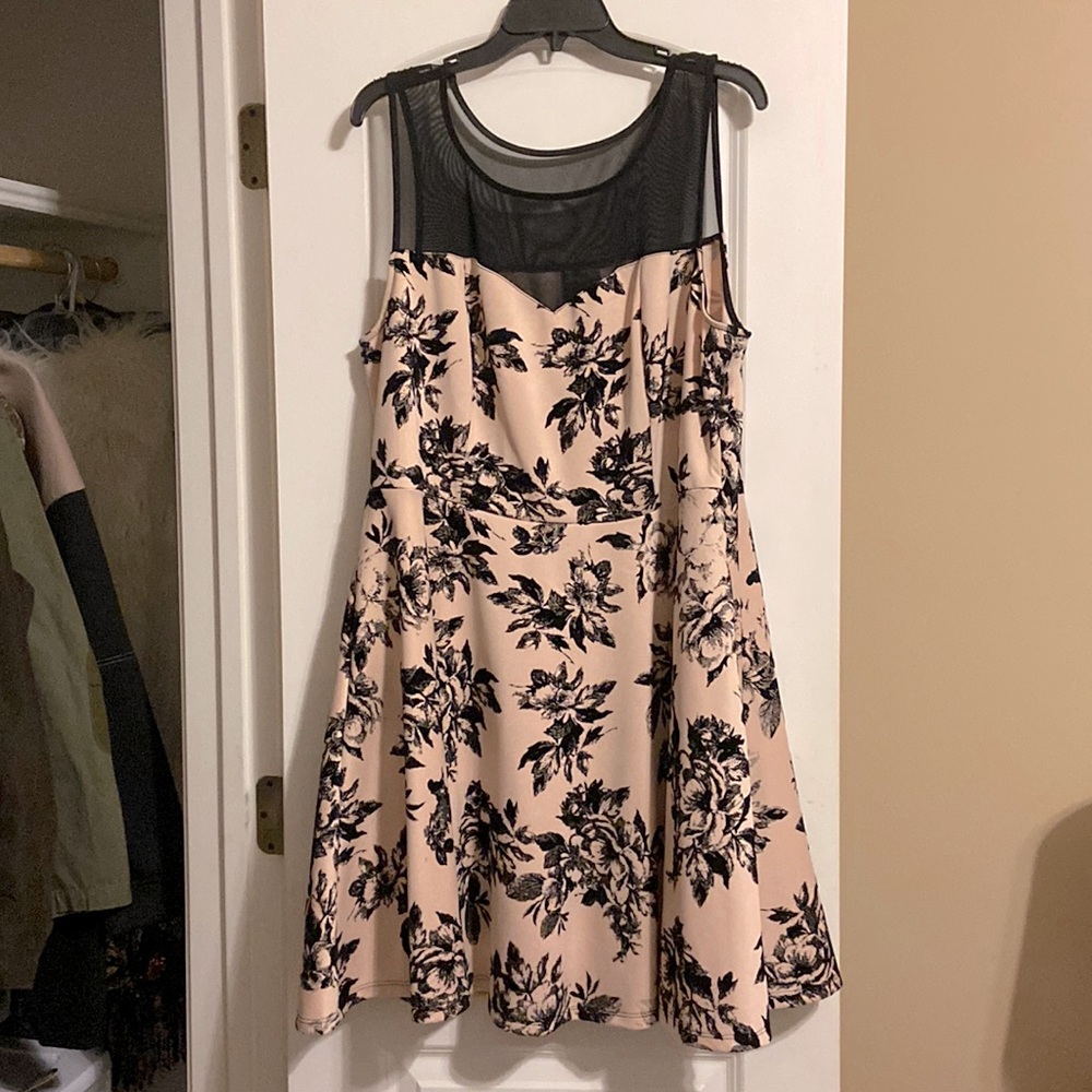 selling bc it’s not my size.